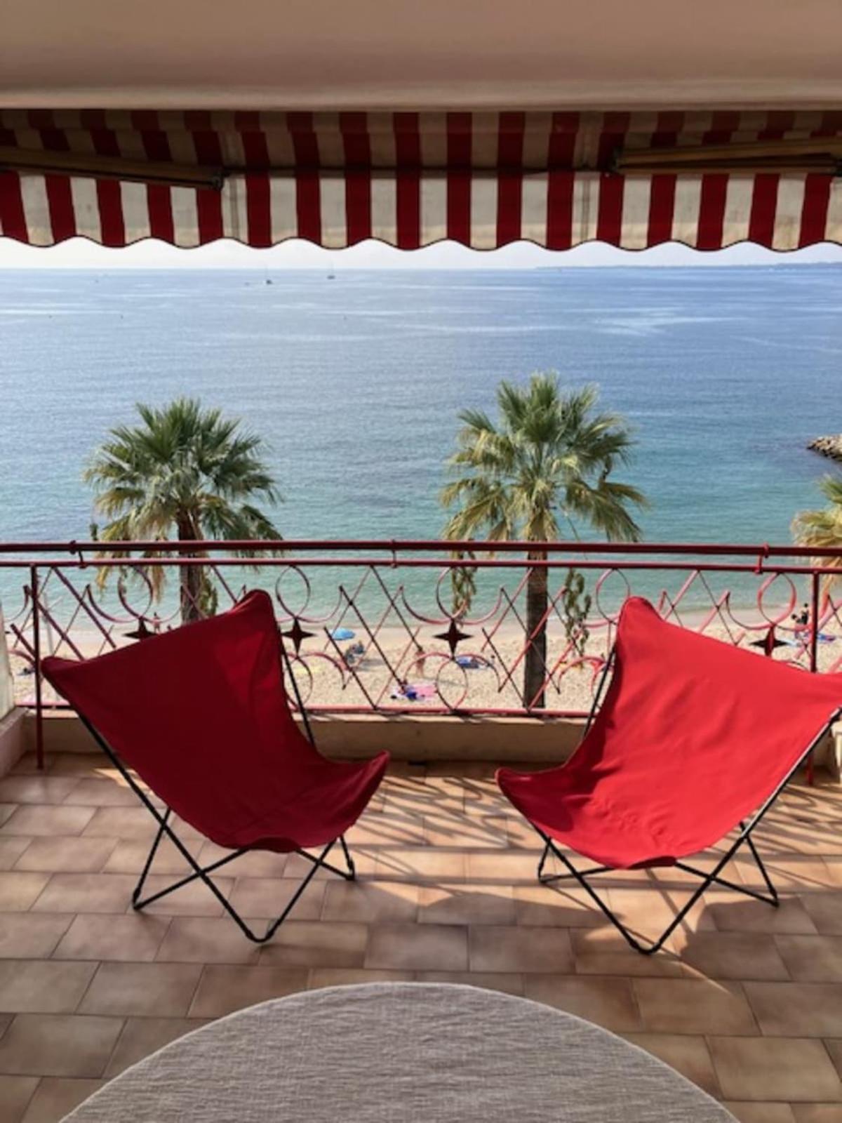 STUDIO 29 m avec TERRASSE et VUE sur la plage Antibes Extérieur photo